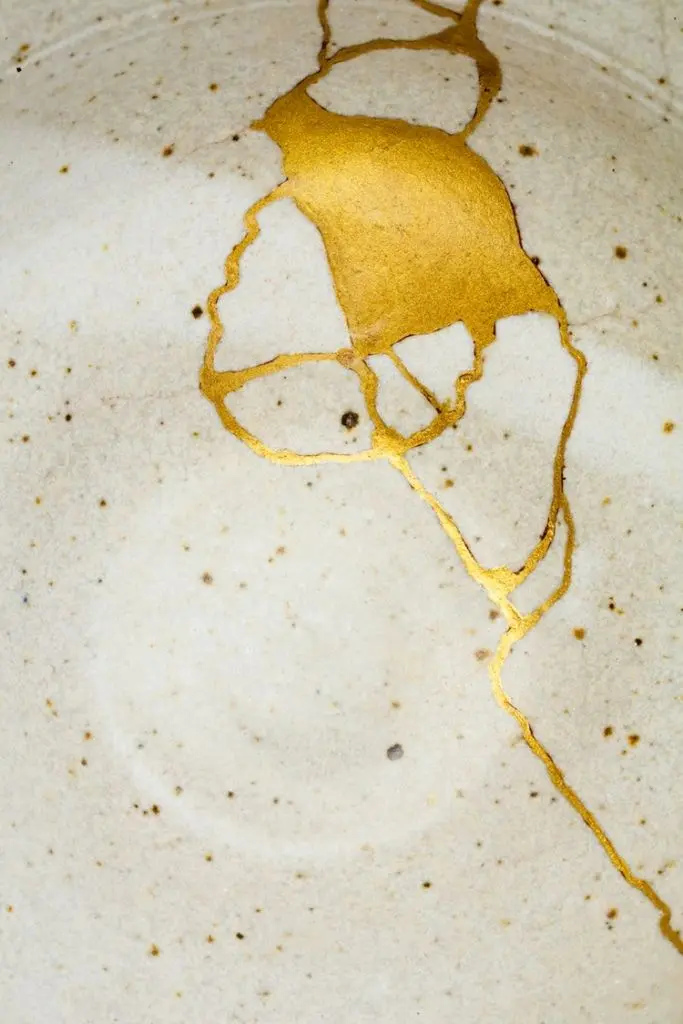 Discover about Kintsugi: The Art of Broken Ceramics.